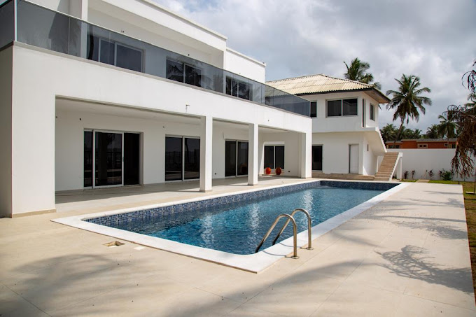 Piscine à débordement de la Villa Altaïs avec vue panoramique sur l'Atlantique